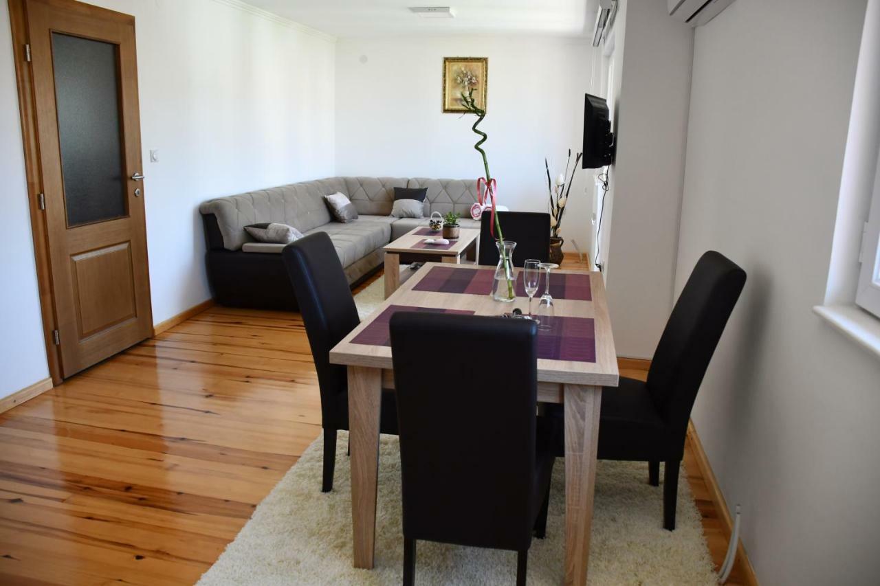 Apartman Vesna Apartment วิเชกราด ภายนอก รูปภาพ